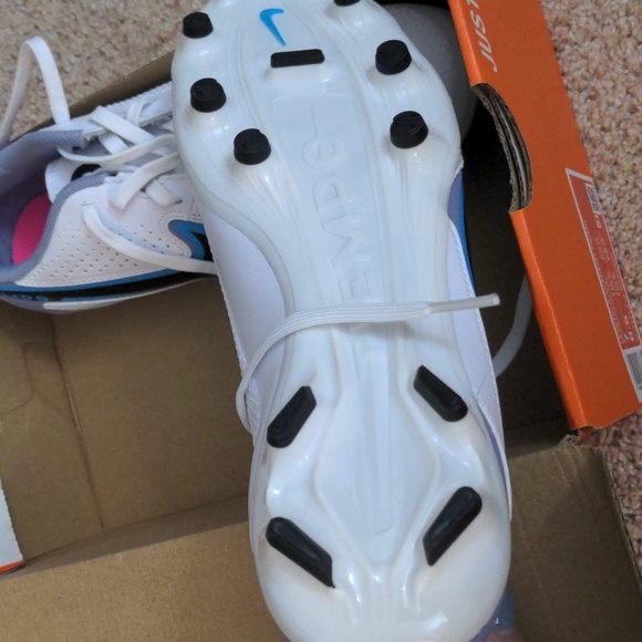 Legend 9 Academy FG/MG Cleats - White and Black - Picture 4 of 6